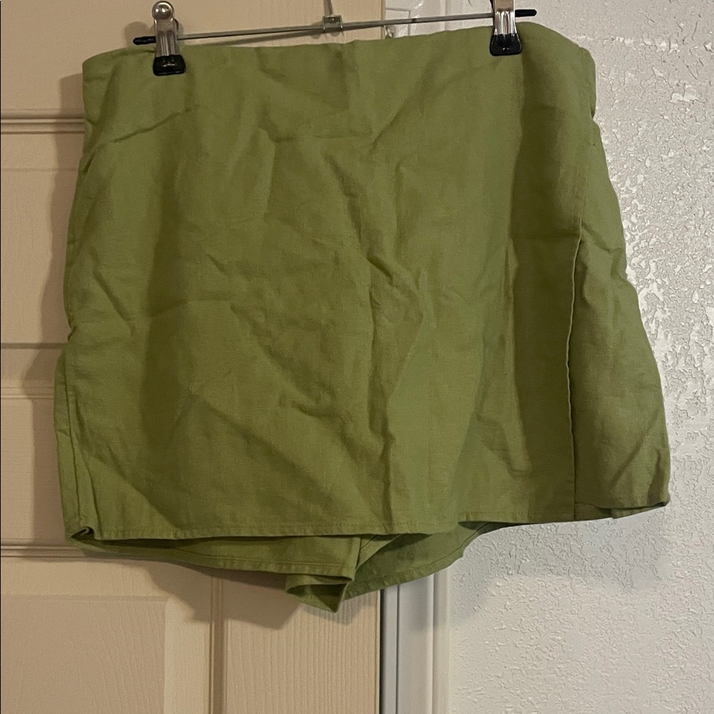 Old Navy Light Green Skort